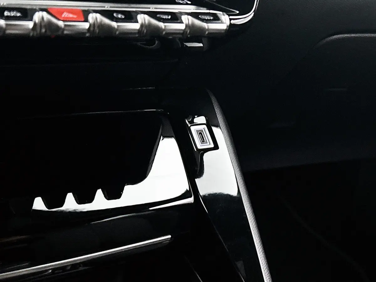 EV 156pk Allure Avantage 54 kWh Automaat | Navigatie | ACCU 98% |  360° Camera | 3-Fase | Adaptieve Cruise Control | Dodehoekdetectie | Climate Control | 17"LMV | Apple Carplay/Android Auto