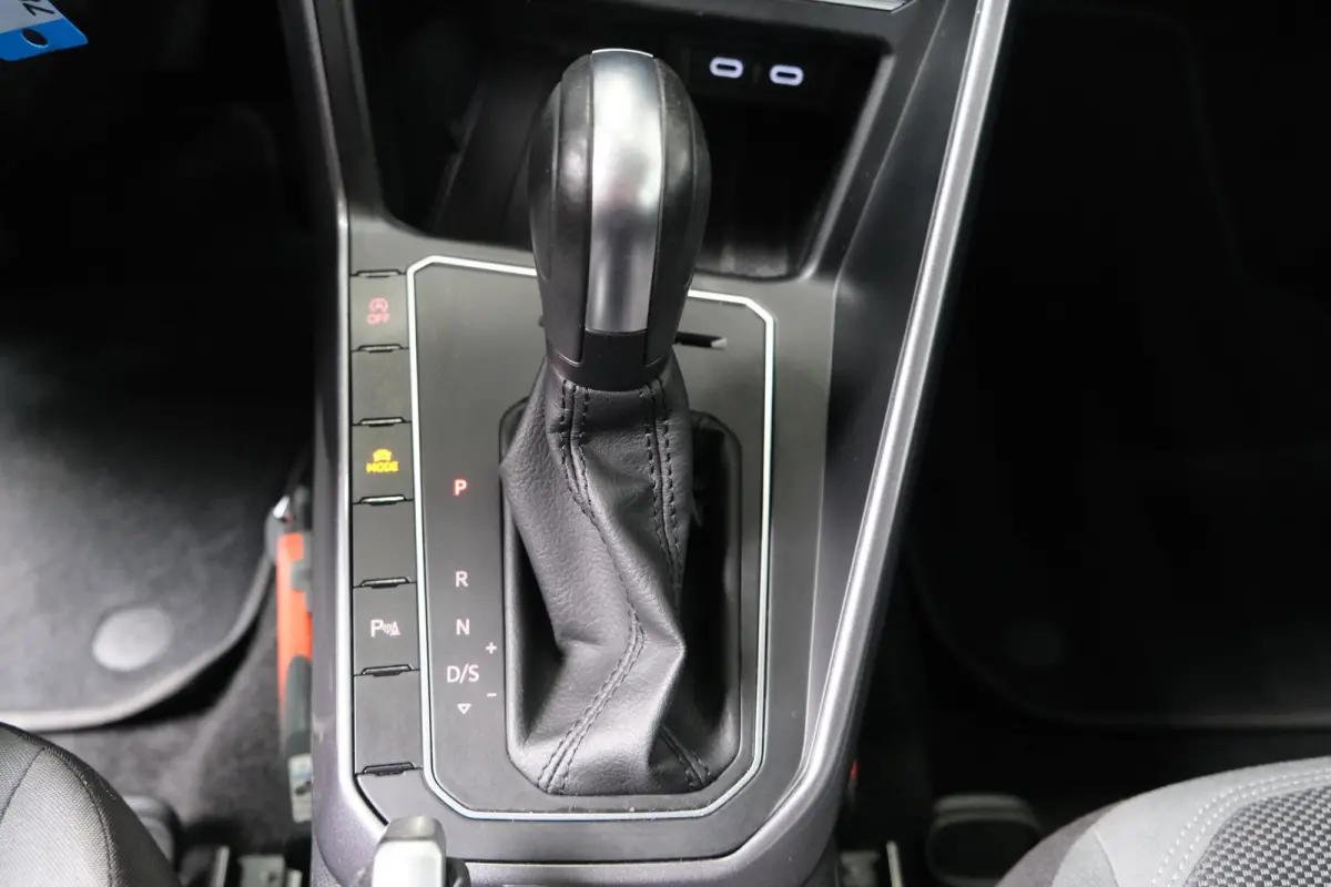 1.0 TSI Highline Business R-Line Automaat - N.A.P. Airco, Cruise, PDC, Carplay, Navi.