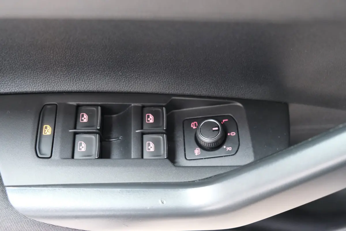 1.0 TSI Highline Business R-Line Automaat - N.A.P. Airco, Cruise, PDC, Carplay, Navi.
