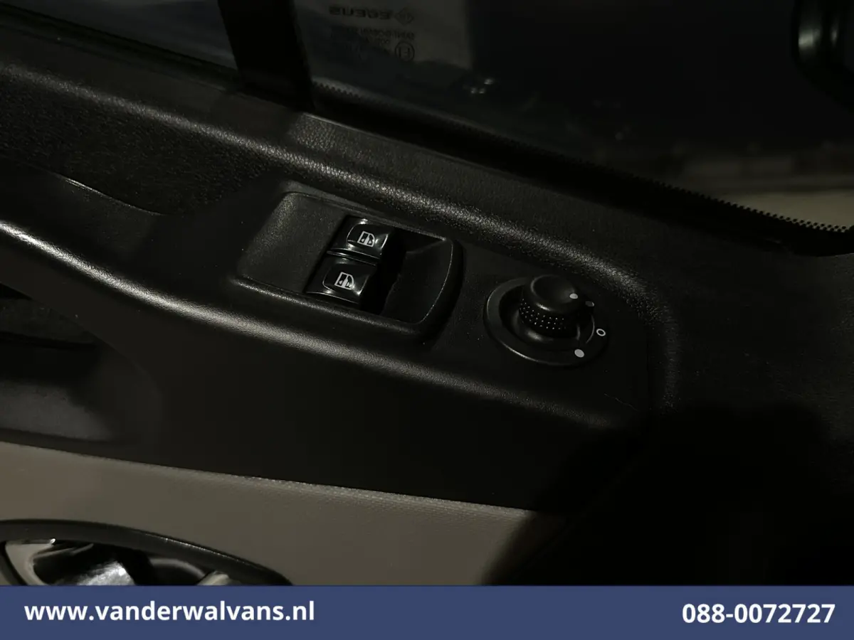1.6 dCi 120pk L1H1 Airco | Navigatie | Camera | LM Velgen | Trekhaak Cruisecontrol, Parkeersensoren, Bijrijdersbank, Achterklep