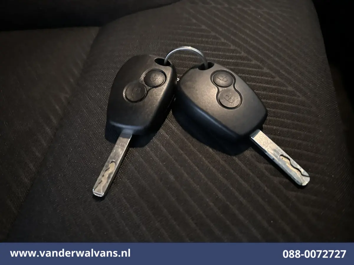 1.6 dCi 120pk L1H1 Airco | Navigatie | Camera | LM Velgen | Trekhaak Cruisecontrol, Parkeersensoren, Bijrijdersbank, Achterklep