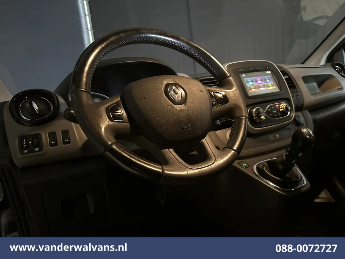 1.6 dCi 120pk L1H1 Airco | Navigatie | Camera | LM Velgen | Trekhaak Cruisecontrol, Parkeersensoren, Bijrijdersbank, Achterklep