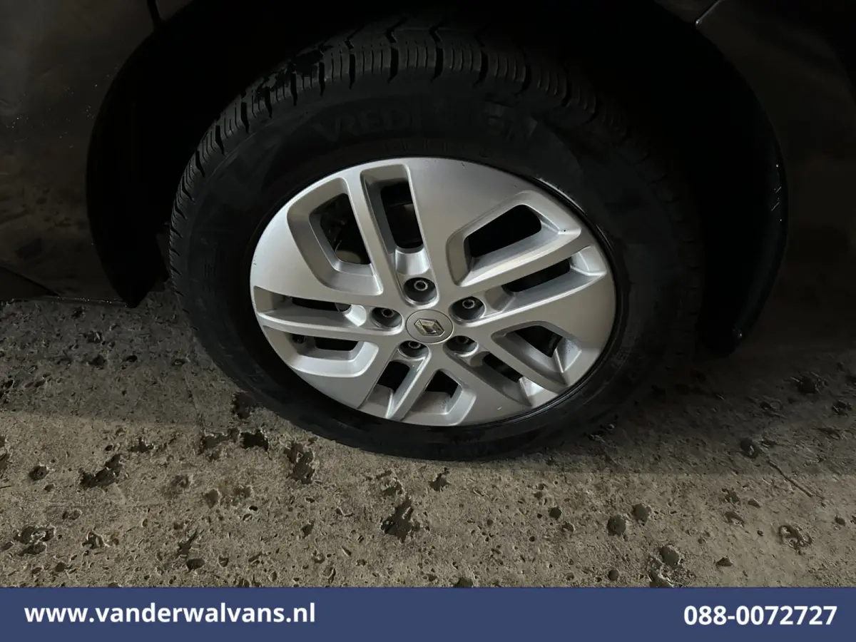 1.6 dCi 120pk L1H1 Airco | Navigatie | Camera | LM Velgen | Trekhaak Cruisecontrol, Parkeersensoren, Bijrijdersbank, Achterklep