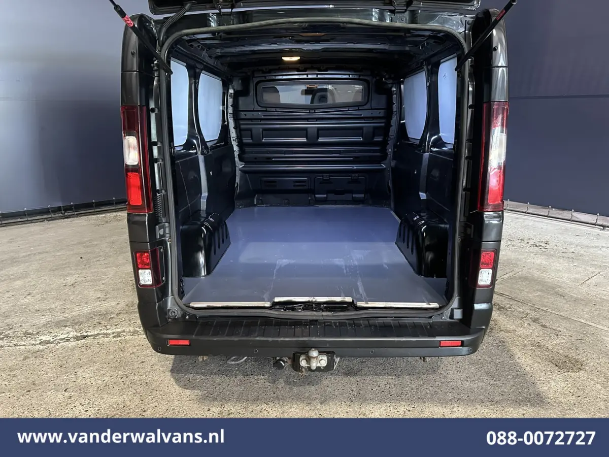 1.6 dCi 120pk L1H1 Airco | Navigatie | Camera | LM Velgen | Trekhaak Cruisecontrol, Parkeersensoren, Bijrijdersbank, Achterklep