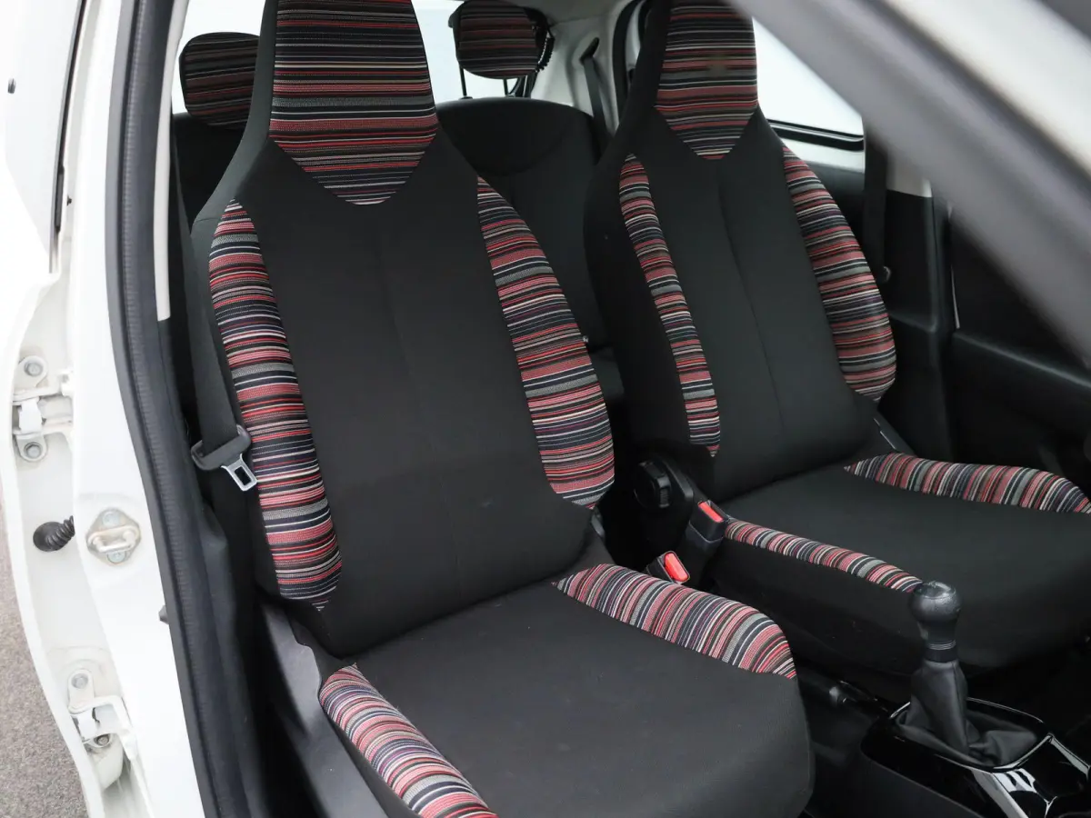 1.0 VTi Feel | AIRCO | BLUETOOTH | ELEKTRISCHE RAMEN |