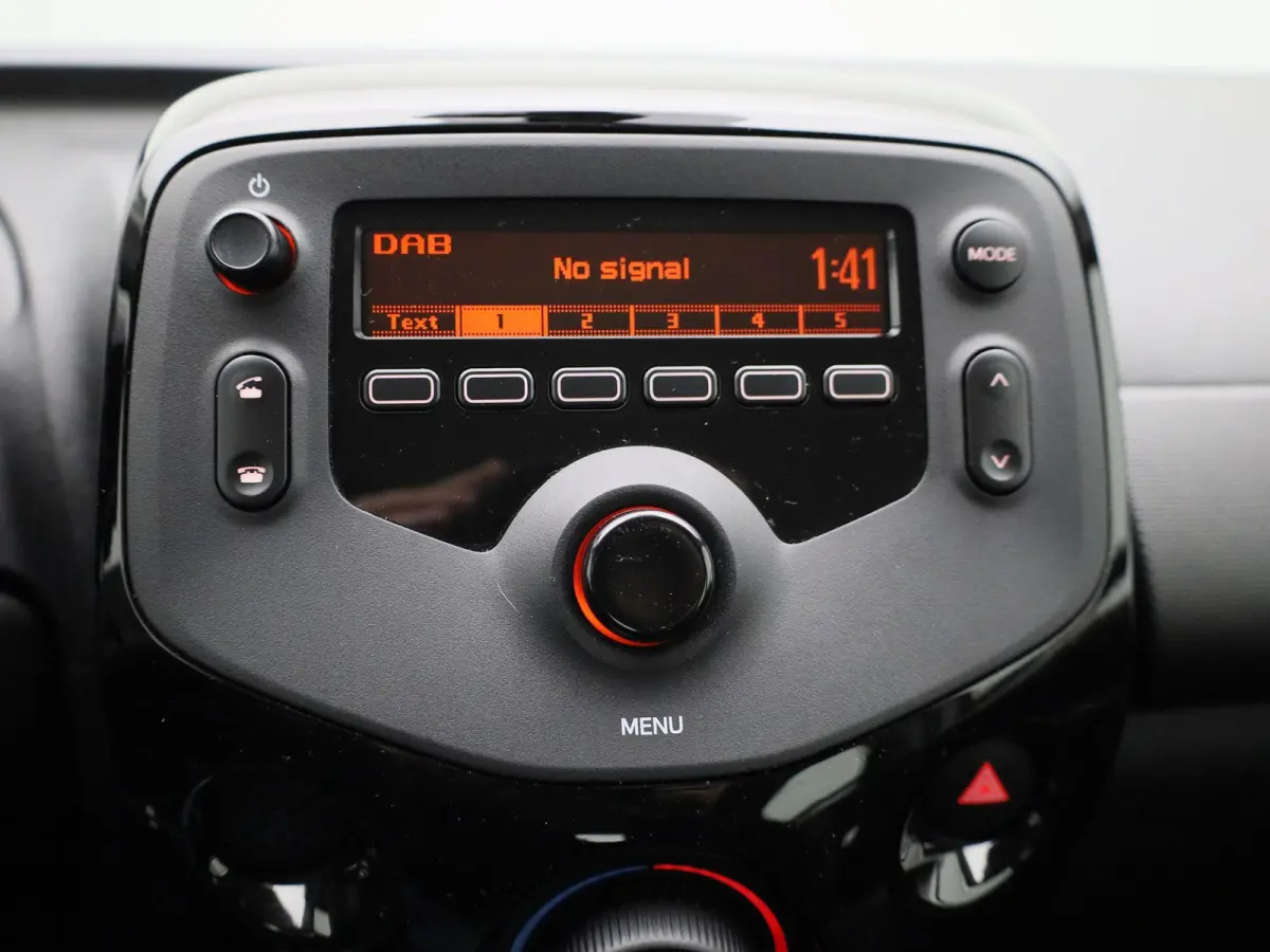 1.0 VTi Feel | AIRCO | BLUETOOTH | ELEKTRISCHE RAMEN |