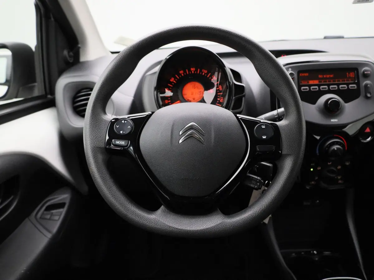 1.0 VTi Feel | AIRCO | BLUETOOTH | ELEKTRISCHE RAMEN |