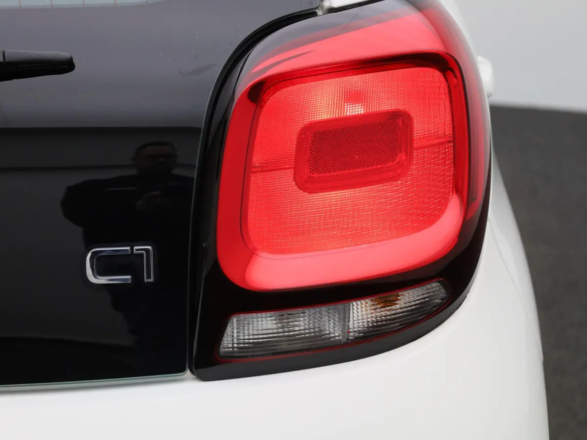 1.0 VTi Feel | AIRCO | BLUETOOTH | ELEKTRISCHE RAMEN |