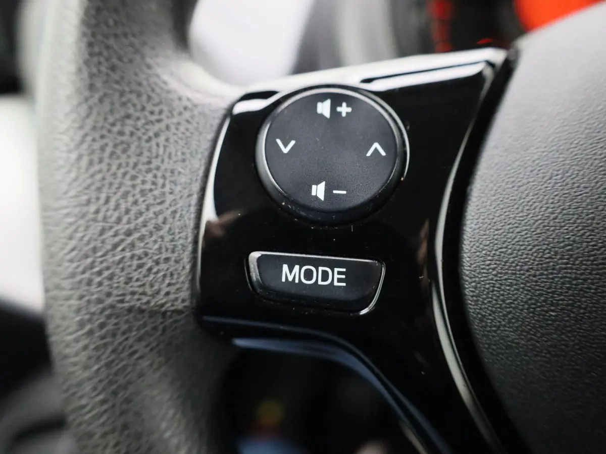 1.0 VTi Feel | AIRCO | BLUETOOTH | ELEKTRISCHE RAMEN |