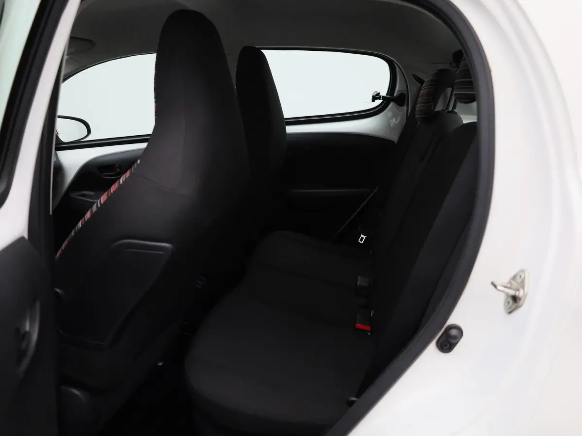 1.0 VTi Feel | AIRCO | BLUETOOTH | ELEKTRISCHE RAMEN |