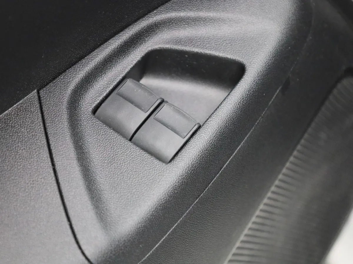 1.0 VTi Feel | AIRCO | BLUETOOTH | ELEKTRISCHE RAMEN |