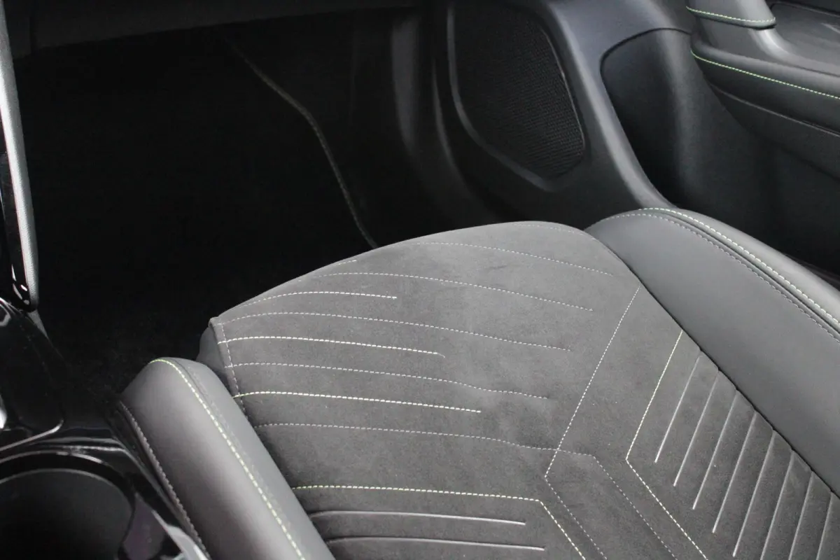 1.2 Hybrid 145 GT PACK | ELEKTRISCH BEDIENBARE BESTUURDERSSTOEL | NAVIGATIE | FULL LED KOPLAMPEN | DRAADLOZE APPLE CARPLAY/ANDROID AUTO | ADAPTIVE CRUISE CONTROL | CAMERA VOOR + ACHTER | CLI