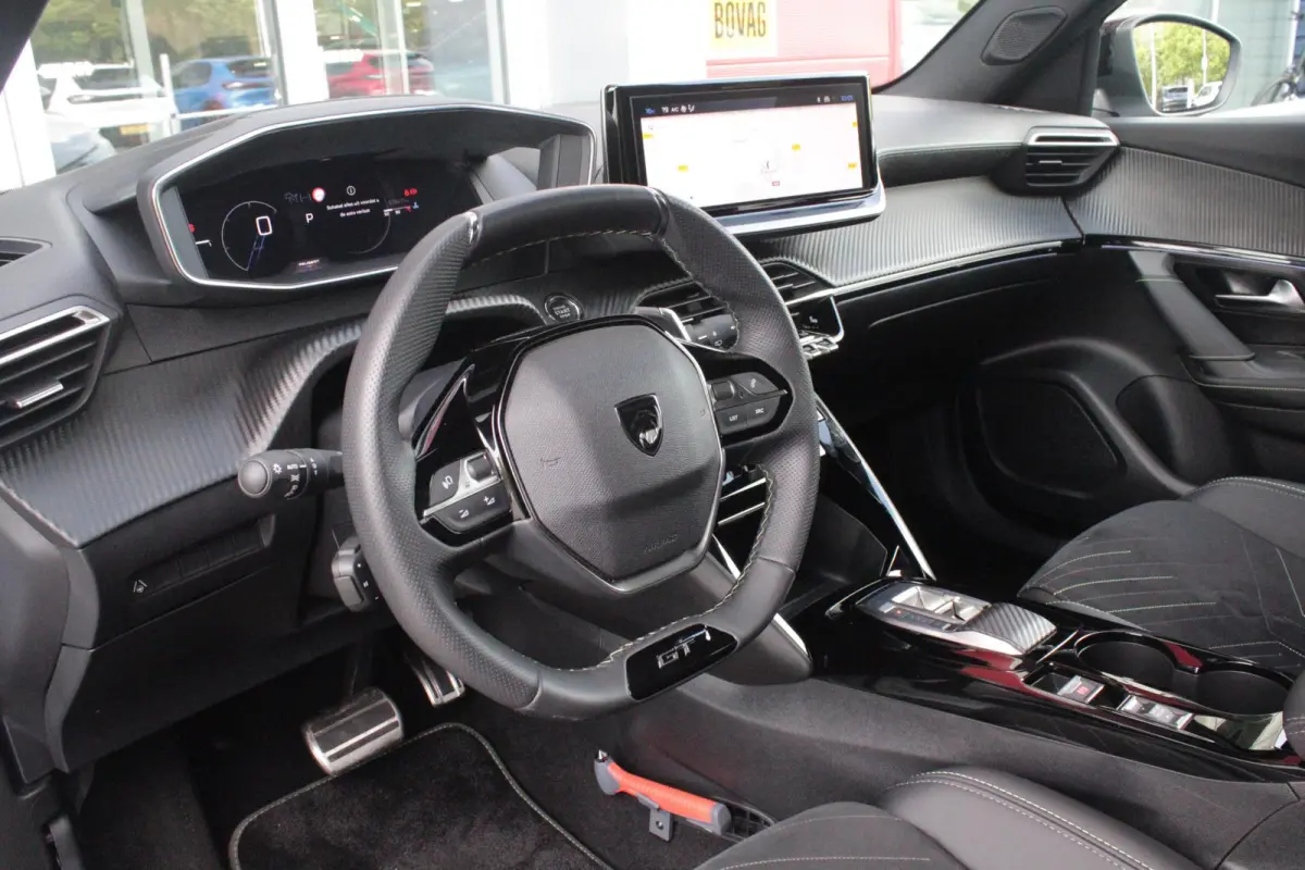 1.2 Hybrid 145 GT PACK | ELEKTRISCH BEDIENBARE BESTUURDERSSTOEL | NAVIGATIE | FULL LED KOPLAMPEN | DRAADLOZE APPLE CARPLAY/ANDROID AUTO | ADAPTIVE CRUISE CONTROL | CAMERA VOOR + ACHTER | CLI