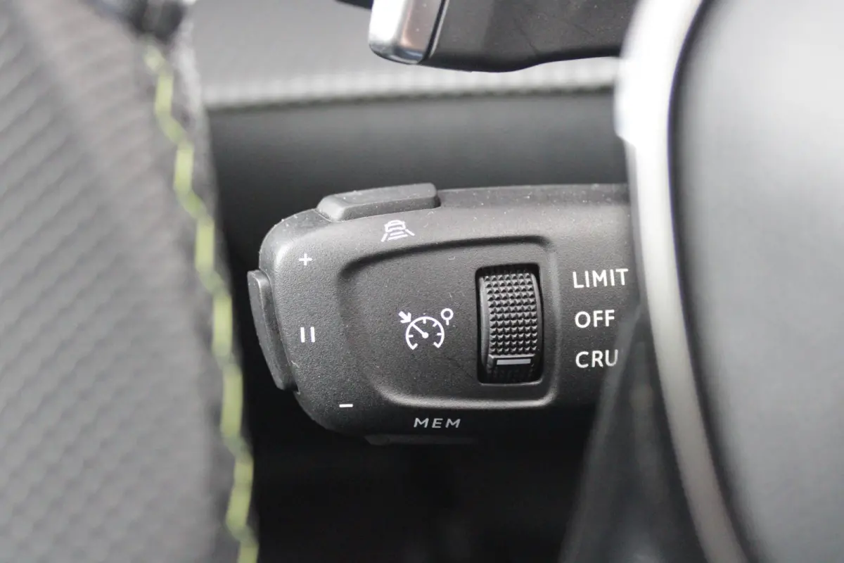 1.2 Hybrid 145 GT PACK | ELEKTRISCH BEDIENBARE BESTUURDERSSTOEL | NAVIGATIE | FULL LED KOPLAMPEN | DRAADLOZE APPLE CARPLAY/ANDROID AUTO | ADAPTIVE CRUISE CONTROL | CAMERA VOOR + ACHTER | CLI