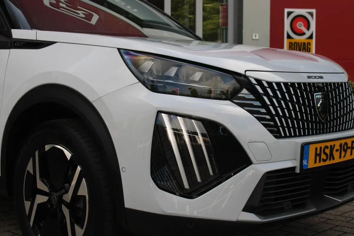 1.2 Hybrid 145 GT PACK | ELEKTRISCH BEDIENBARE BESTUURDERSSTOEL | NAVIGATIE | FULL LED KOPLAMPEN | DRAADLOZE APPLE CARPLAY/ANDROID AUTO | ADAPTIVE CRUISE CONTROL | CAMERA VOOR + ACHTER | CLI