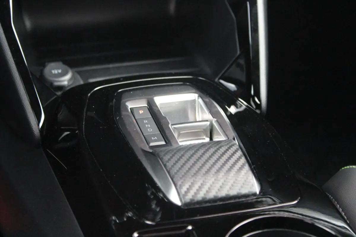 1.2 Hybrid 145 GT PACK | ELEKTRISCH BEDIENBARE BESTUURDERSSTOEL | NAVIGATIE | FULL LED KOPLAMPEN | DRAADLOZE APPLE CARPLAY/ANDROID AUTO | ADAPTIVE CRUISE CONTROL | CAMERA VOOR + ACHTER | CLI