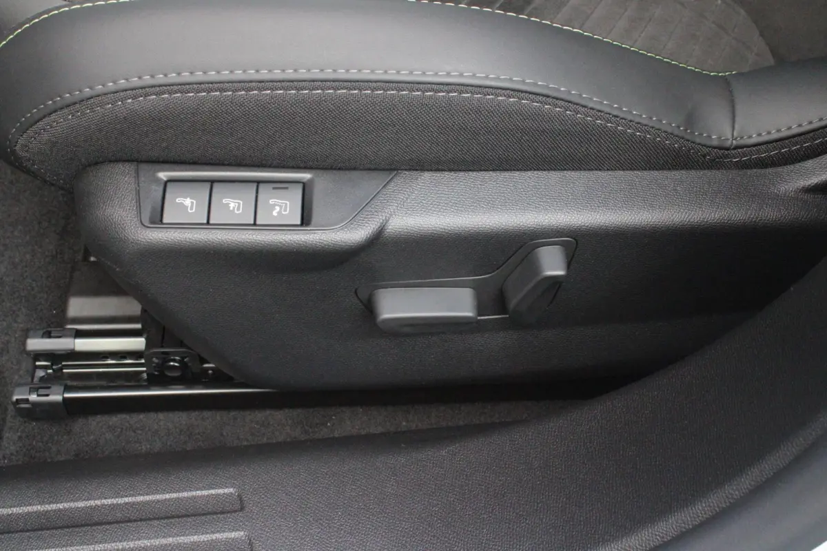 1.2 Hybrid 145 GT PACK | ELEKTRISCH BEDIENBARE BESTUURDERSSTOEL | NAVIGATIE | FULL LED KOPLAMPEN | DRAADLOZE APPLE CARPLAY/ANDROID AUTO | ADAPTIVE CRUISE CONTROL | CAMERA VOOR + ACHTER | CLI