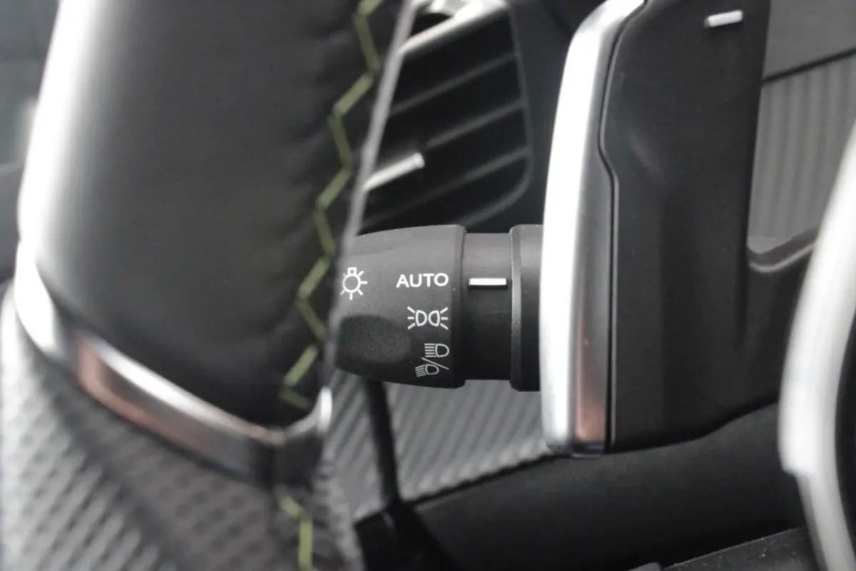 1.2 Hybrid 145 GT PACK | ELEKTRISCH BEDIENBARE BESTUURDERSSTOEL | NAVIGATIE | FULL LED KOPLAMPEN | DRAADLOZE APPLE CARPLAY/ANDROID AUTO | ADAPTIVE CRUISE CONTROL | CAMERA VOOR + ACHTER | CLI