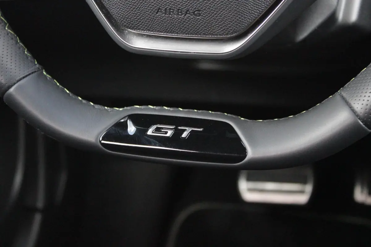 1.2 Hybrid 145 GT PACK | ELEKTRISCH BEDIENBARE BESTUURDERSSTOEL | NAVIGATIE | FULL LED KOPLAMPEN | DRAADLOZE APPLE CARPLAY/ANDROID AUTO | ADAPTIVE CRUISE CONTROL | CAMERA VOOR + ACHTER | CLI