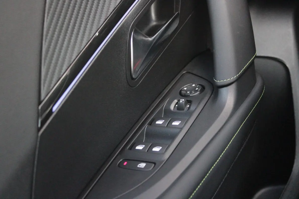 1.2 Hybrid 145 GT PACK | ELEKTRISCH BEDIENBARE BESTUURDERSSTOEL | NAVIGATIE | FULL LED KOPLAMPEN | DRAADLOZE APPLE CARPLAY/ANDROID AUTO | ADAPTIVE CRUISE CONTROL | CAMERA VOOR + ACHTER | CLI