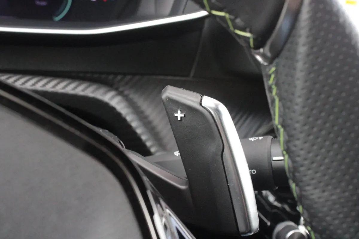 1.2 Hybrid 145 GT PACK | ELEKTRISCH BEDIENBARE BESTUURDERSSTOEL | NAVIGATIE | FULL LED KOPLAMPEN | DRAADLOZE APPLE CARPLAY/ANDROID AUTO | ADAPTIVE CRUISE CONTROL | CAMERA VOOR + ACHTER | CLI
