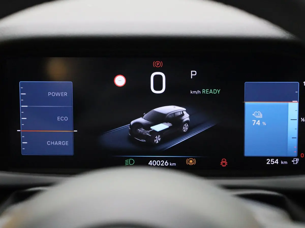 54kWh Altitude | ACHTERUITRIJCAMERA | APPLE CARPLAY - ANDROID AUTO | ADAPTIVE CRUISE CONTROL | ELEKTRISCHE KOFFERKLEP |
