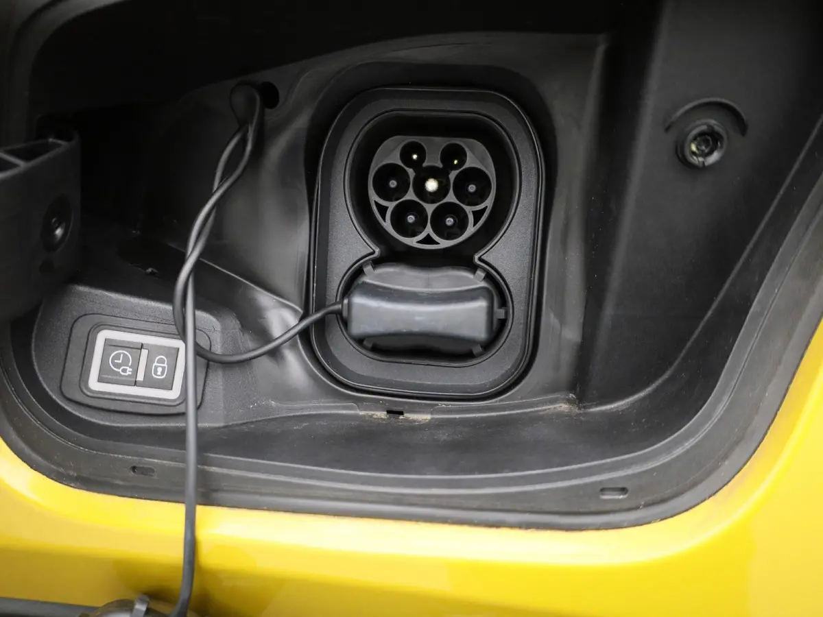 54kWh Altitude | ACHTERUITRIJCAMERA | APPLE CARPLAY - ANDROID AUTO | ADAPTIVE CRUISE CONTROL | ELEKTRISCHE KOFFERKLEP |