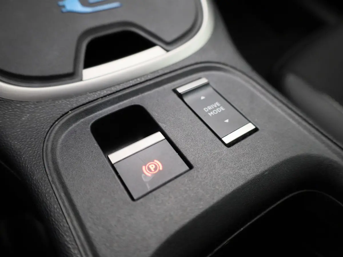 54kWh Altitude | ACHTERUITRIJCAMERA | APPLE CARPLAY - ANDROID AUTO | ADAPTIVE CRUISE CONTROL | ELEKTRISCHE KOFFERKLEP |