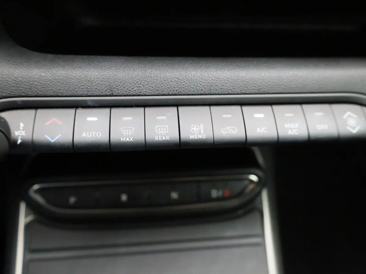 54kWh Altitude | ACHTERUITRIJCAMERA | APPLE CARPLAY - ANDROID AUTO | ADAPTIVE CRUISE CONTROL | ELEKTRISCHE KOFFERKLEP |