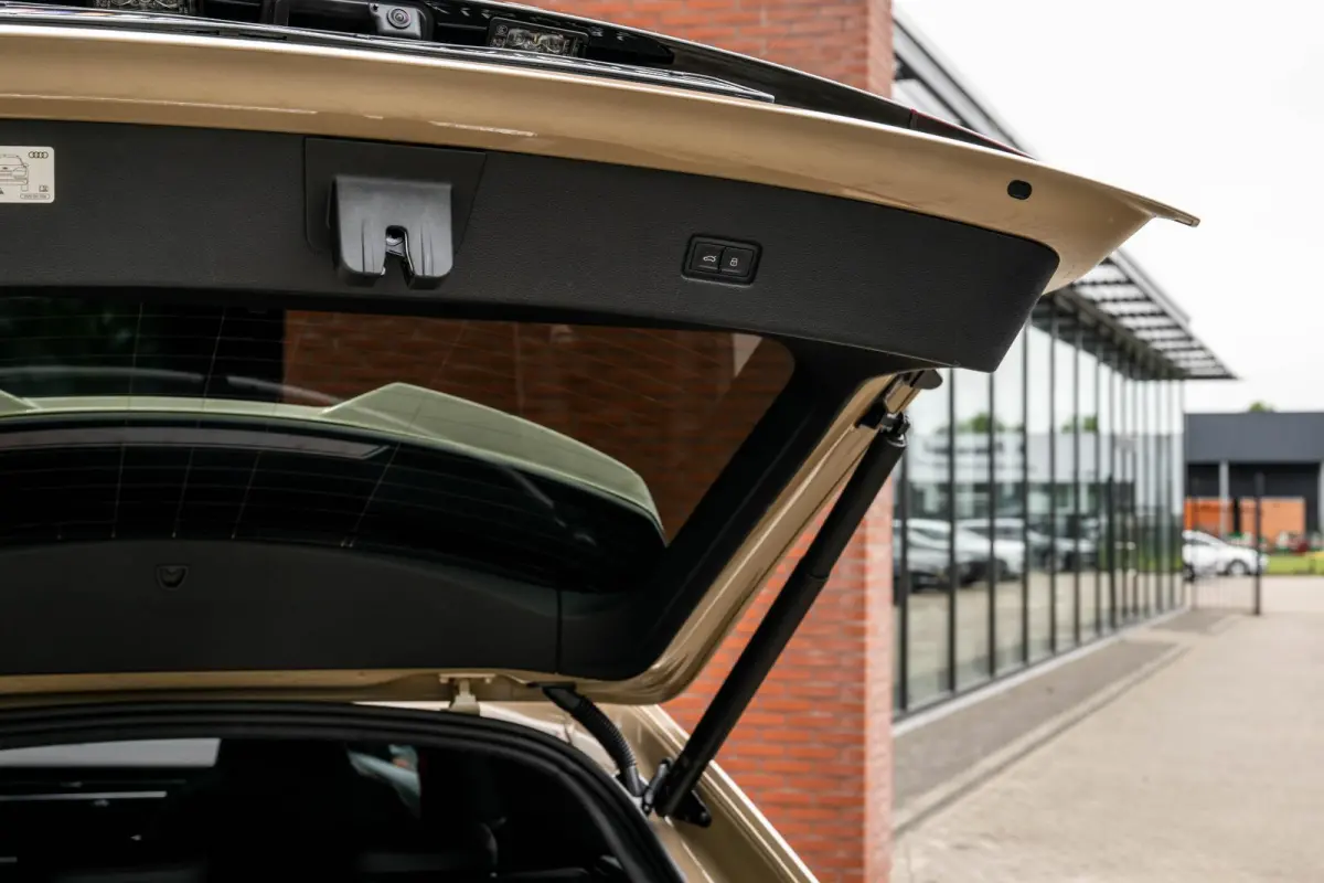 60 TFSI e quattro S Competition Aero Pack NP 179k