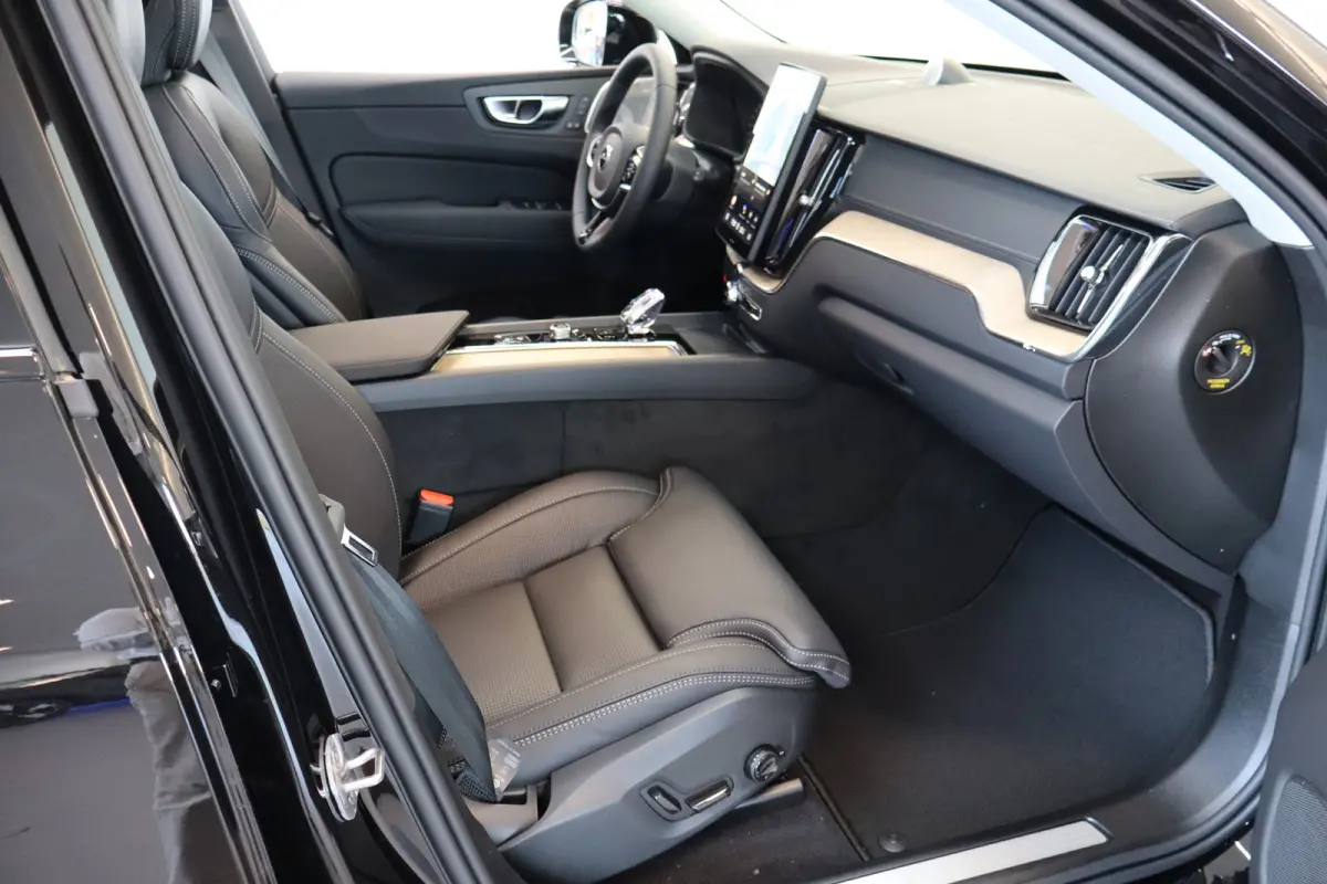 T6 350PK AWD Ultra Dark | Executive | Luchtvering | B&W | 21" | Massage | HUD