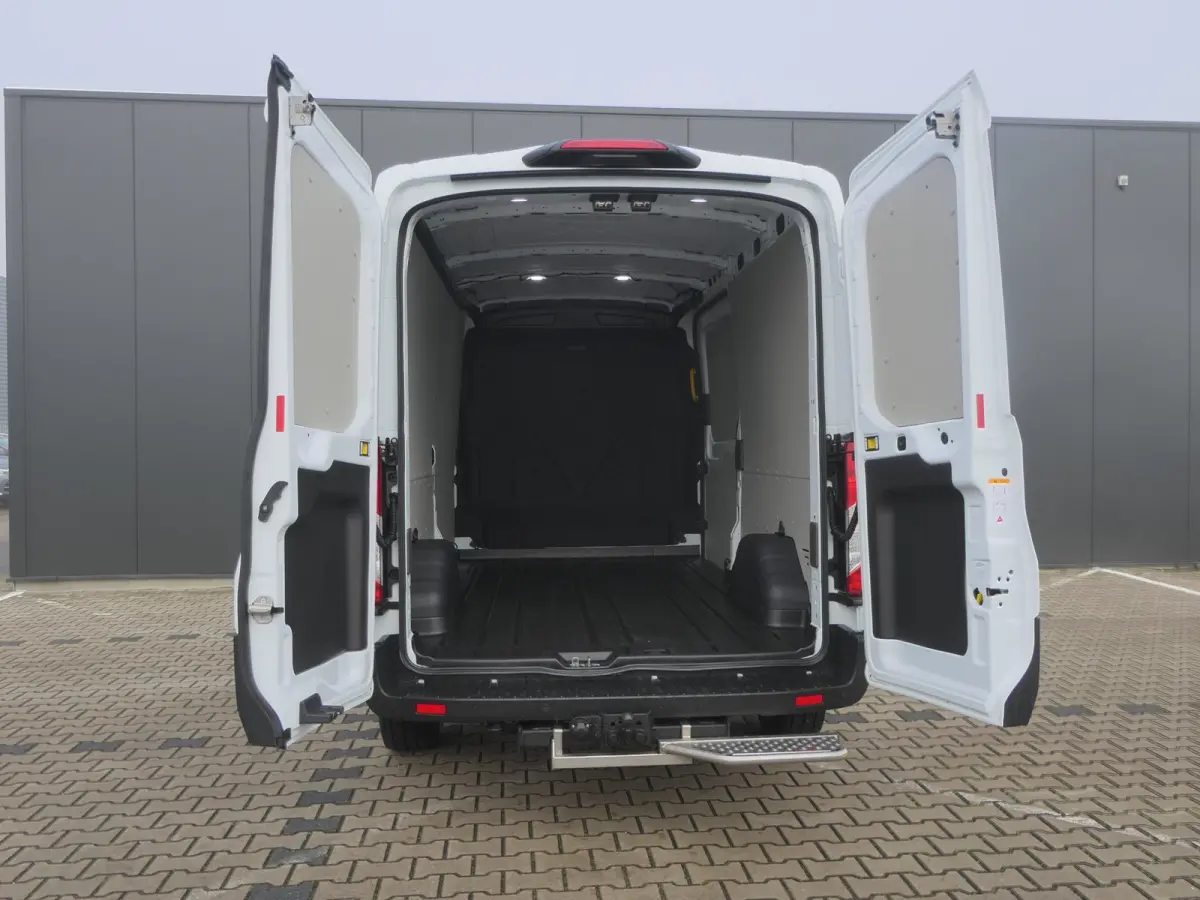 350 2.0 TDCI L3H2 Trend | Navigatie | Trekhaak | Elektrische Stoel | Stoelverwarming | Bijrijders Bank | CarPlay/Android Auto
