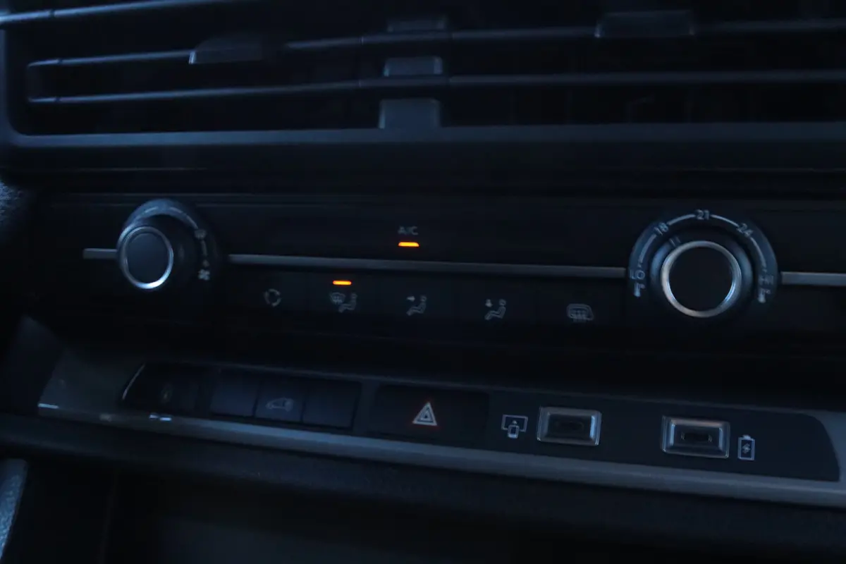2.0 BlueHDI 145 L2 | Cruise Control | Achteruitrijcamera | PDC | Navi | Carplay | Dodehoekbewaking | Airco