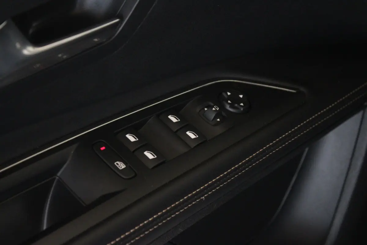 1.2 Turbo 130-PK EAT8 AUTOMAAT GT | 2 stoelen op derde rij | Afwijkende dakkleur | Airco (automatisch)