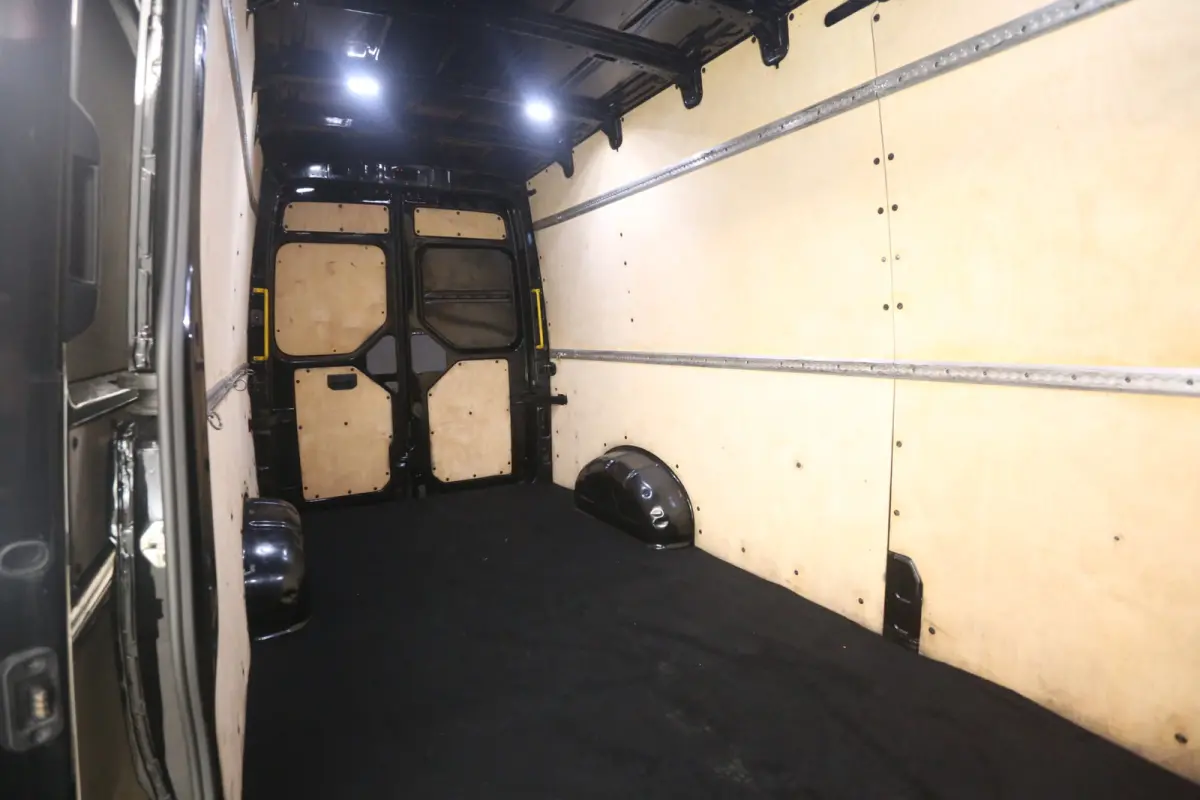3.180 | 35 2.0 L4H3 | 177PK | 3000kg Trekgew. | Automaat | Airco | Elektrpakket