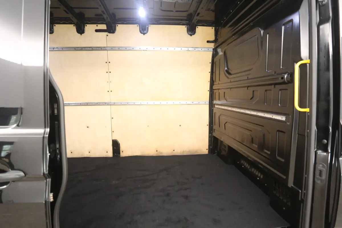 3.180 | 35 2.0 L4H3 | 177PK | 3000kg Trekgew. | Automaat | Airco | Elektrpakket