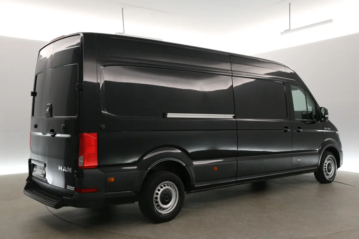 3.180 | 35 2.0 L4H3 | 177PK | 3000kg Trekgew. | Automaat | Airco | Elektrpakket
