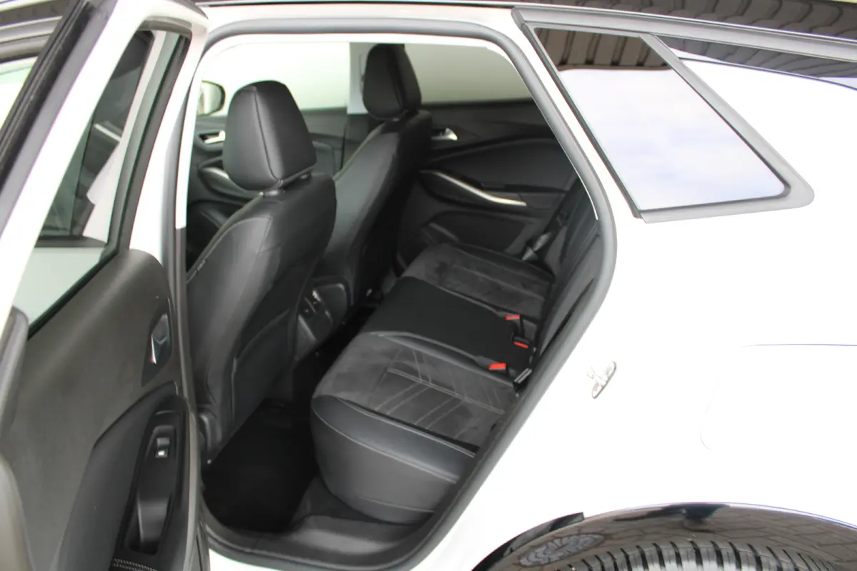 1.6 Turbo Plug-In Hybrid GS | SOH 98,5% |Apple Carplay | Comfortstoelen | Cruise control adaptief | Stoelen verwarmd | Navi