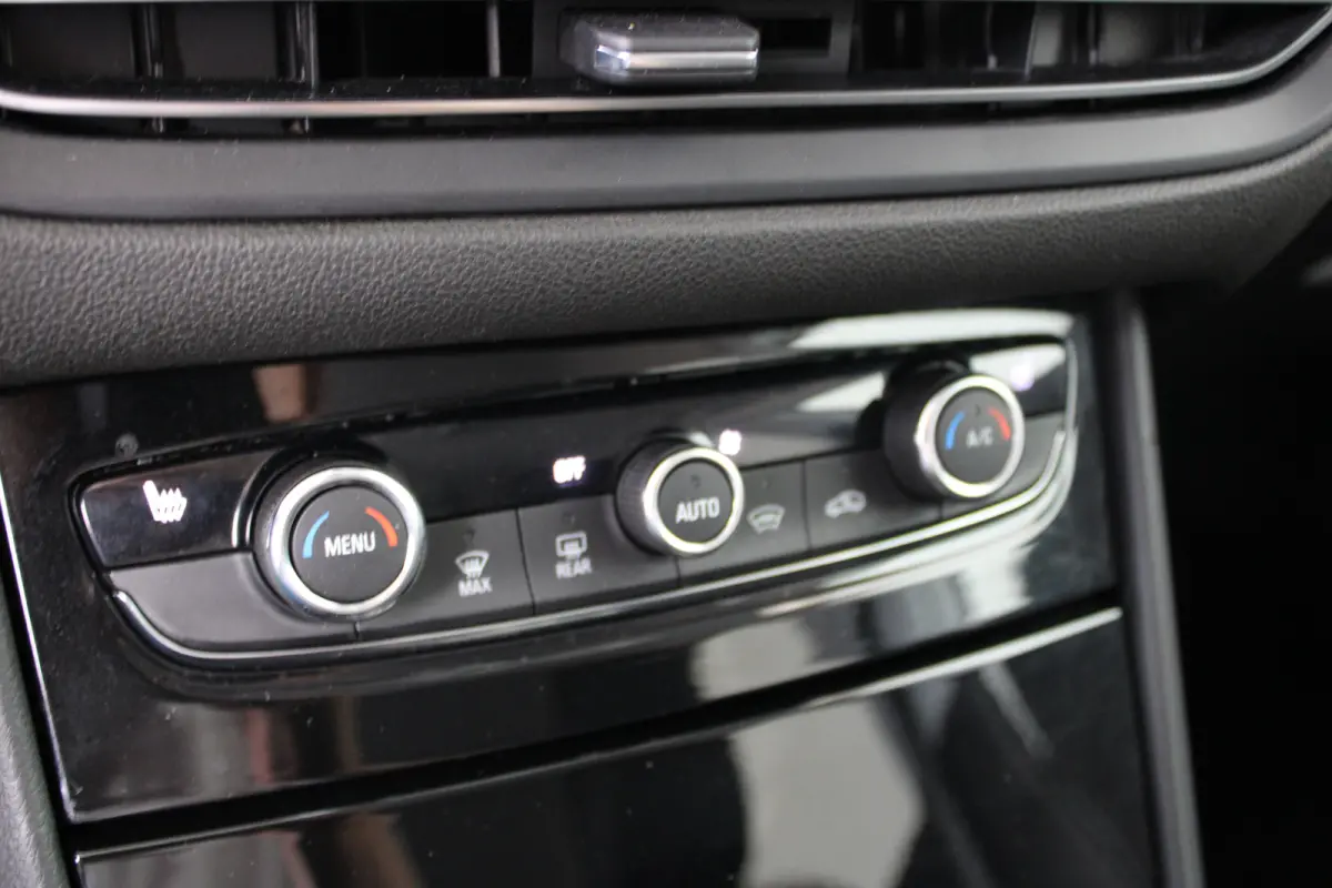 1.6 Turbo Plug-In Hybrid GS | SOH 98,5% |Apple Carplay | Comfortstoelen | Cruise control adaptief | Stoelen verwarmd | Navi