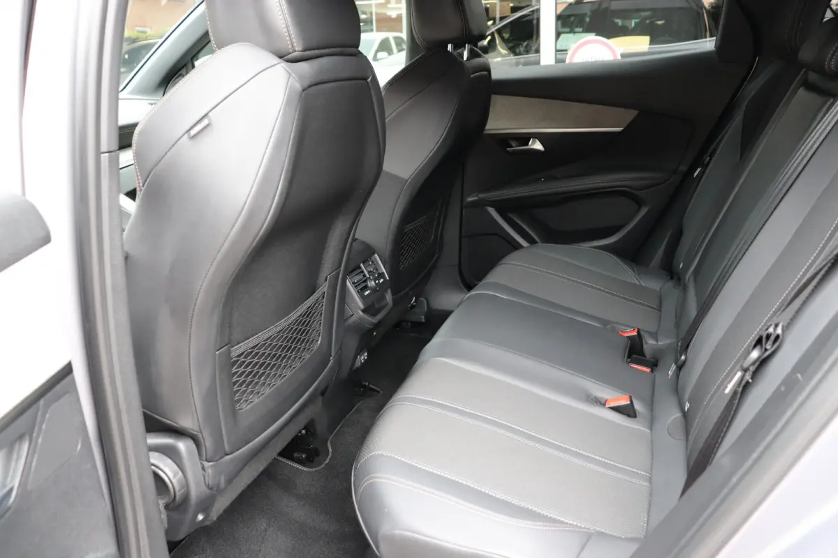 1.2 PureTech GT Automaat. Navigatie, afneembare trekhaak.