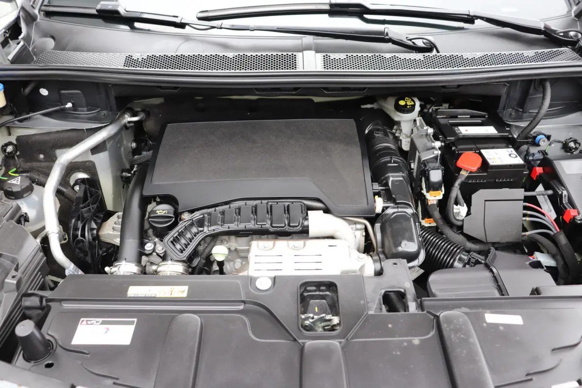 1.2 PureTech GT Automaat. Navigatie, afneembare trekhaak.