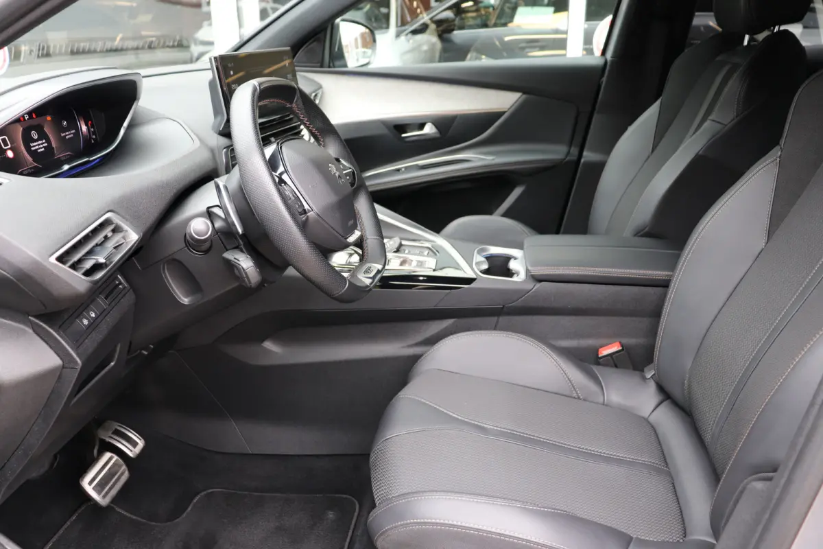 1.2 PureTech GT Automaat. Navigatie, afneembare trekhaak.