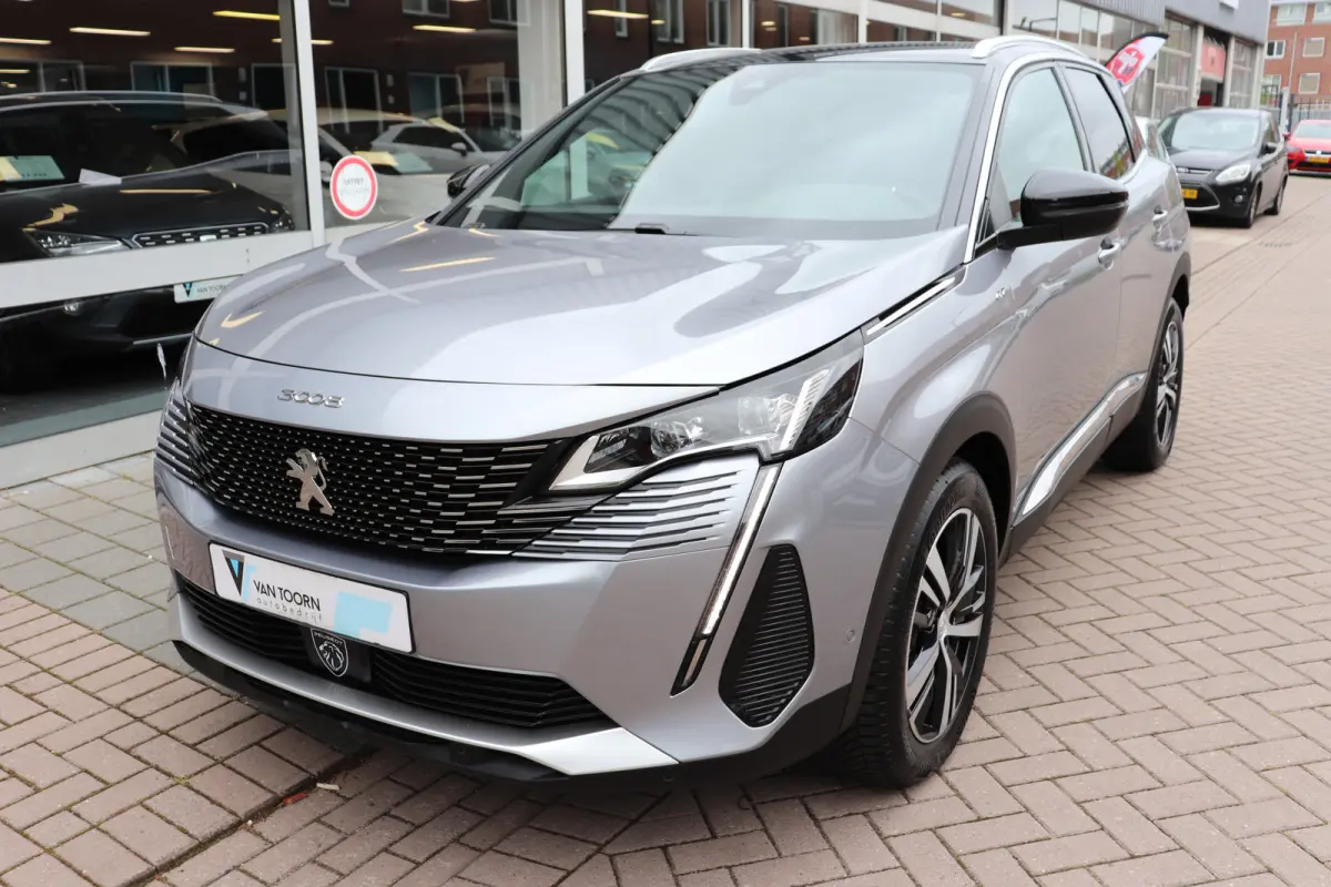 1.2 PureTech GT Automaat. Navigatie, afneembare trekhaak.