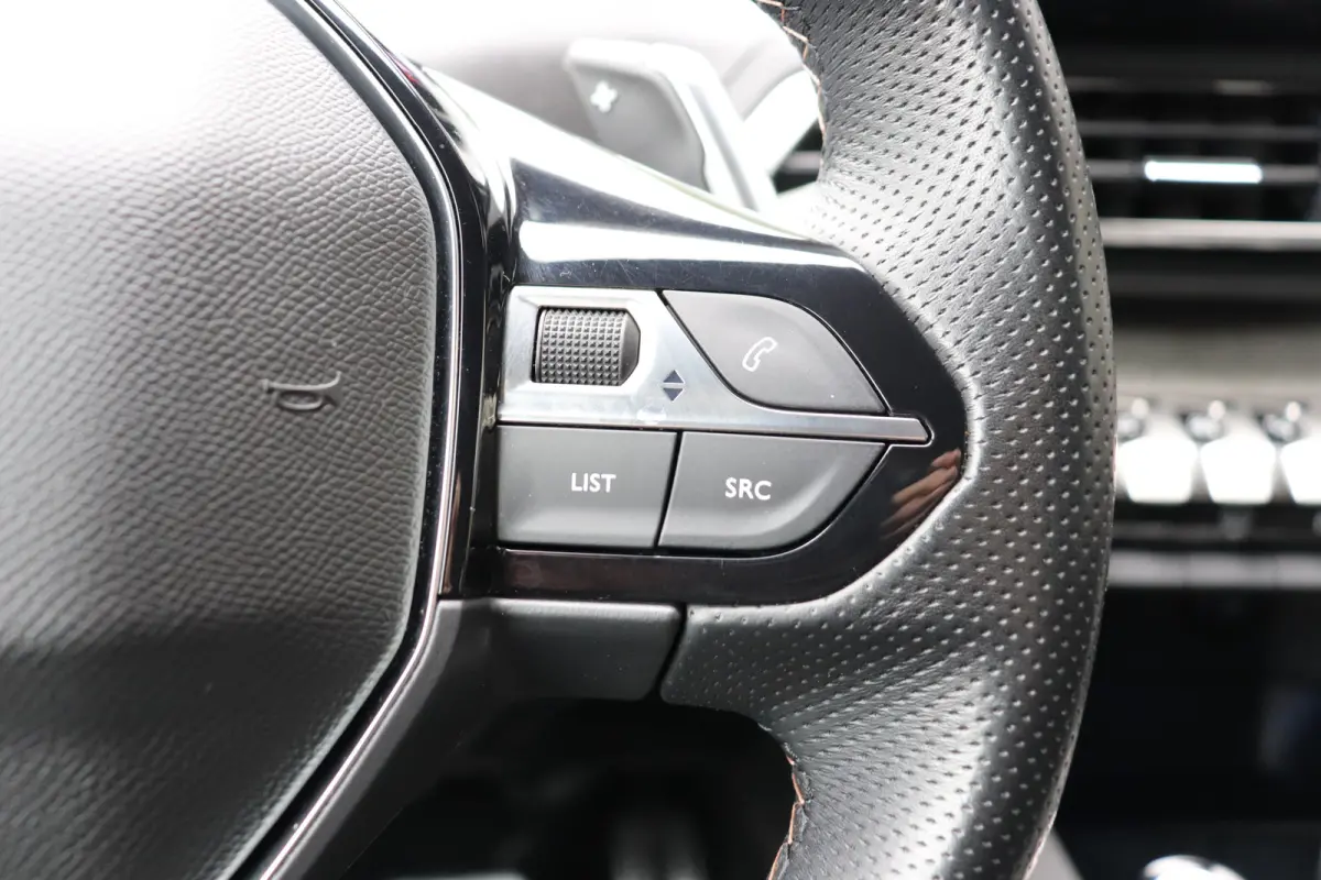 1.2 PureTech GT Automaat. Navigatie, afneembare trekhaak.