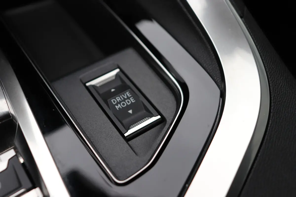 1.2 PureTech GT Automaat. Navigatie, afneembare trekhaak.