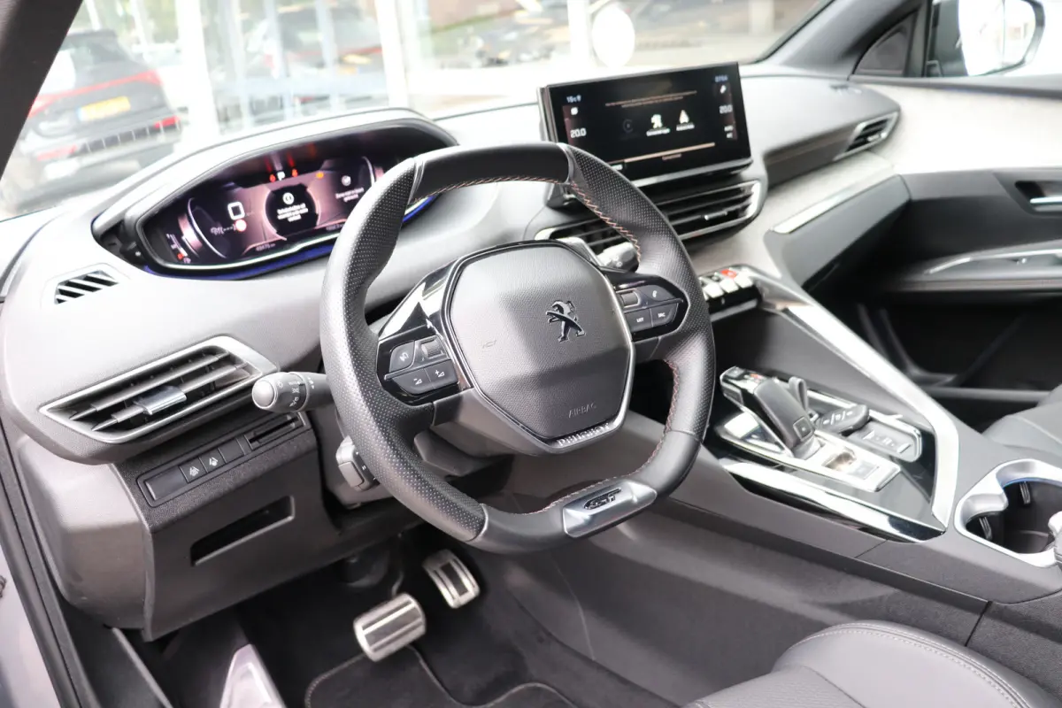 1.2 PureTech GT Automaat. Navigatie, afneembare trekhaak.
