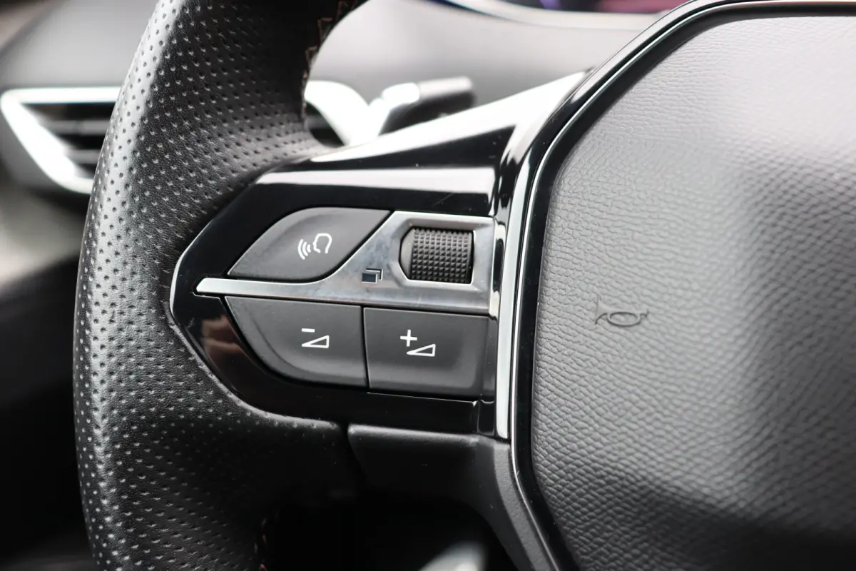 1.2 PureTech GT Automaat. Navigatie, afneembare trekhaak.