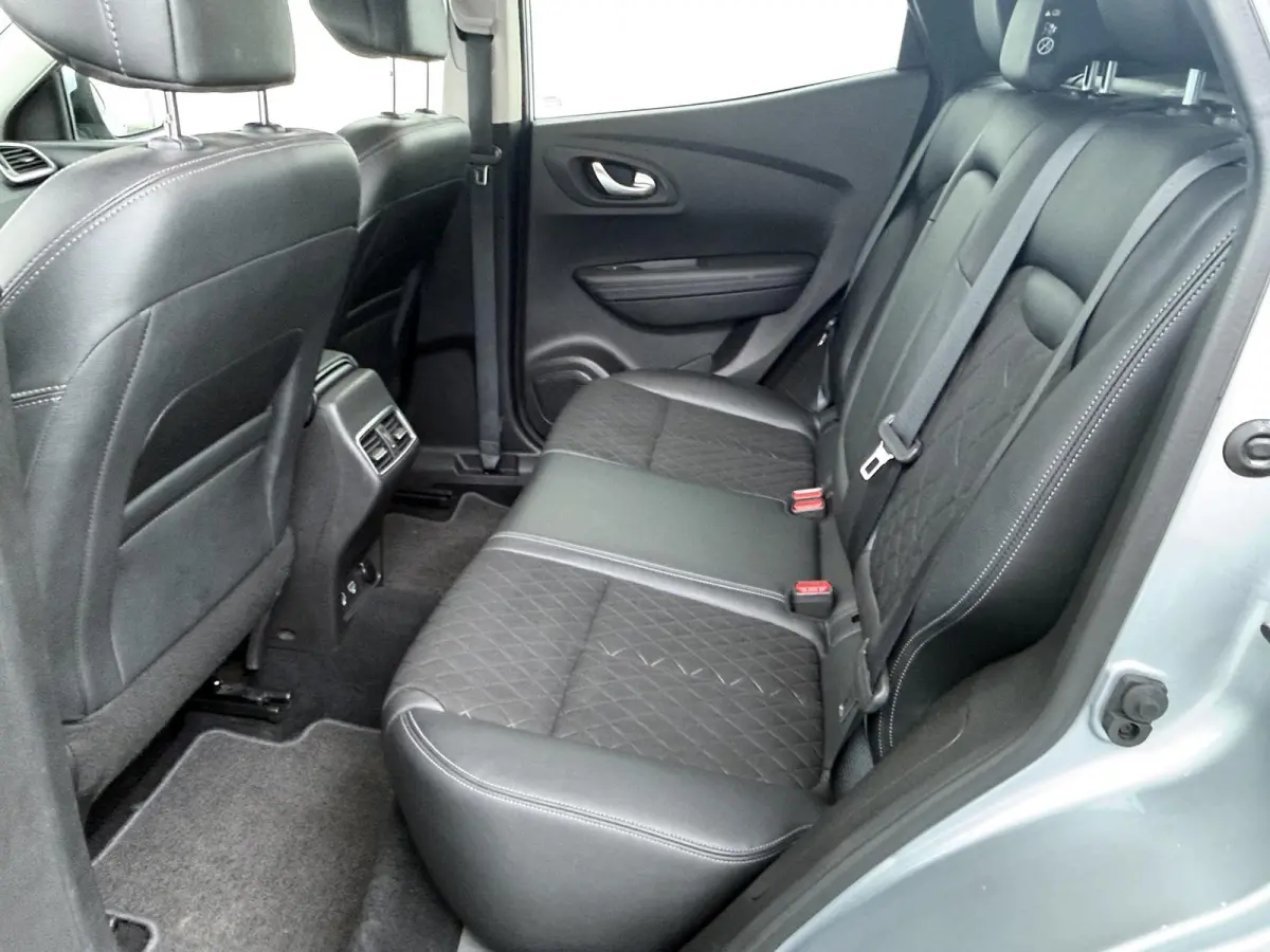TCe 140 EDC GPF Techno | AUTOMAAT | Trekhaak | Parkeercamera | Navigatie |
