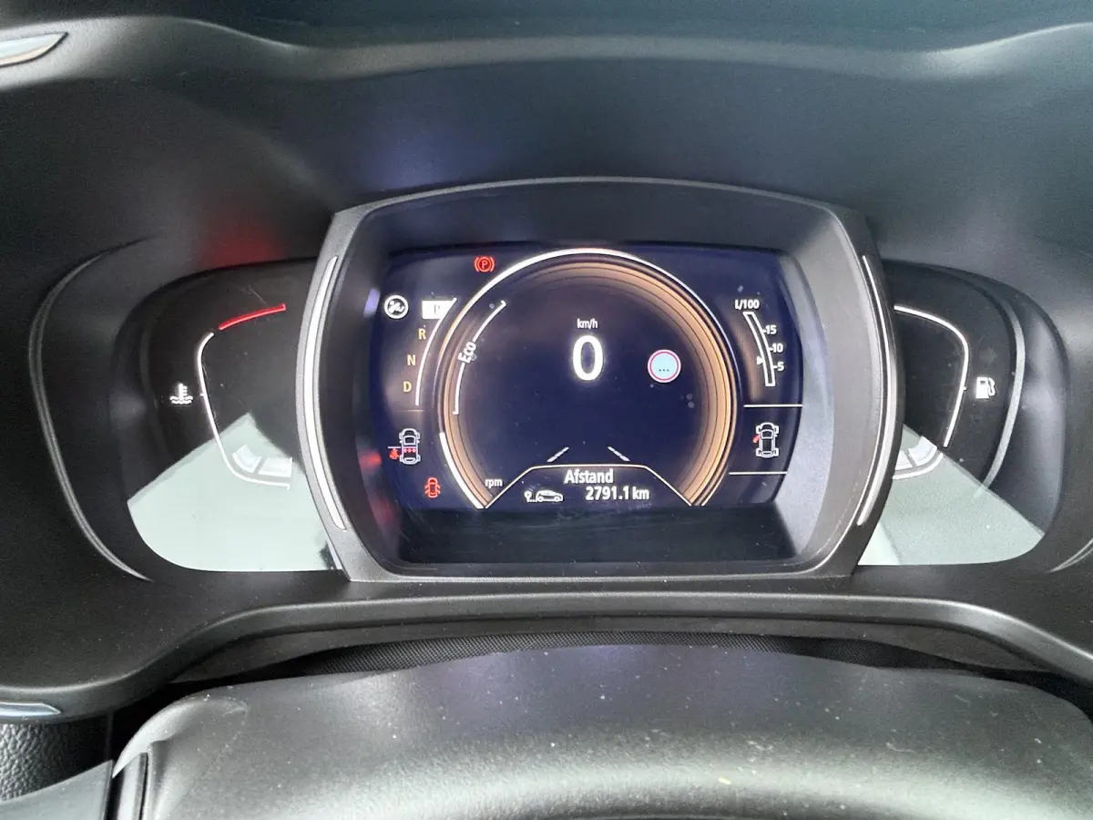 TCe 140 EDC GPF Techno | AUTOMAAT | Trekhaak | Parkeercamera | Navigatie |