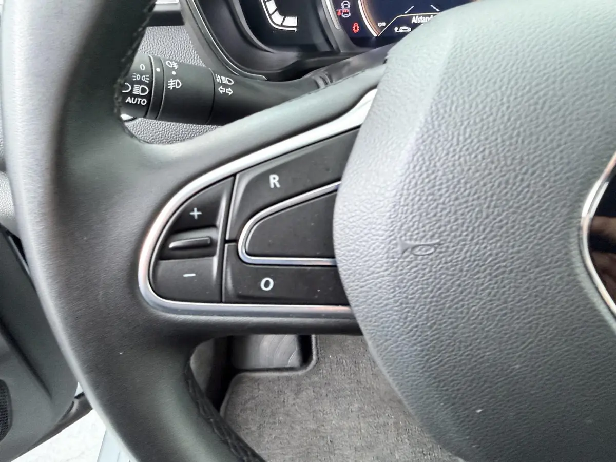 TCe 140 EDC GPF Techno | AUTOMAAT | Trekhaak | Parkeercamera | Navigatie |